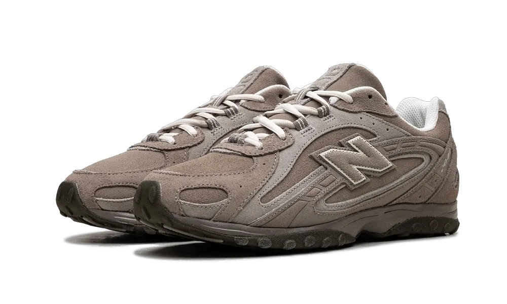 New Balance 204L Mushroom Arid Stone, pohľad na pár z boku