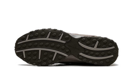 New Balance 204L Mushroom Arid Stone, pohľad na profilovanú gumovú podošvu