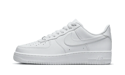 Tenisky Air Force 1 nízke biele, pohľad z boku