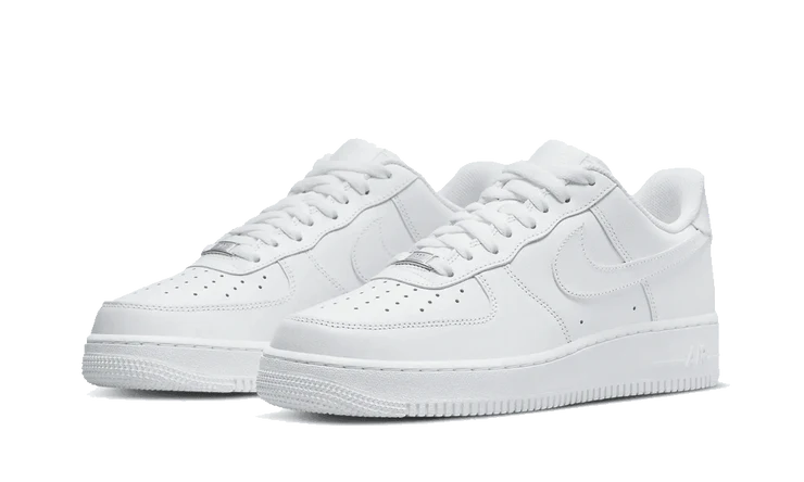 Tenisky Air Force 1 nízke biele, pohľad z uhla