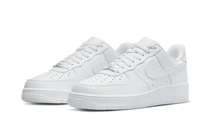 Tenisky Air Force 1 nízke biele, pohľad z uhla