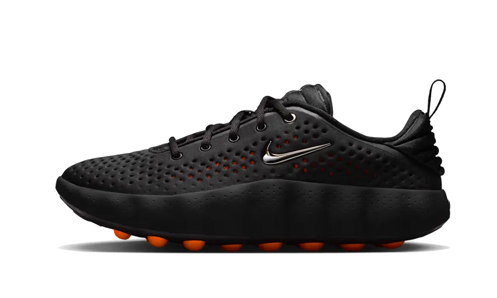 Nike Mind 002 Black Hyper Crimson čierne s oranžovou podrážkou, pohľad z boku