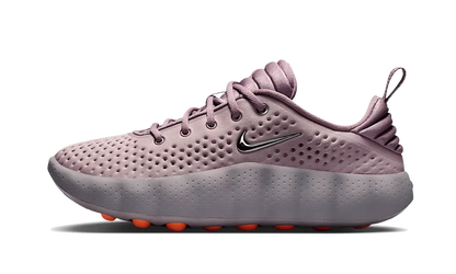 Nike Mind 002 Light Violet Ore fialové s oranžovou podrážkou, pohľad z boku
