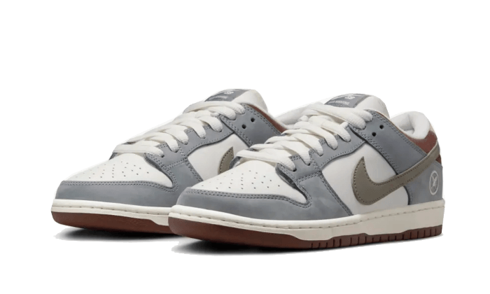 Tenisky Nike SB Dunk low sivo-hnedo-biele, pohľad z predu