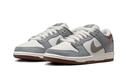 Tenisky Nike SB Dunk low sivo-hnedo-biele, pohľad z predu