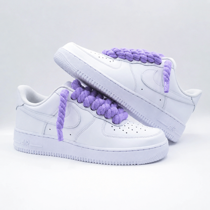 Tenisky Air Force 1 nízke biele s fialovými rope šnúrami, pohľad z predu