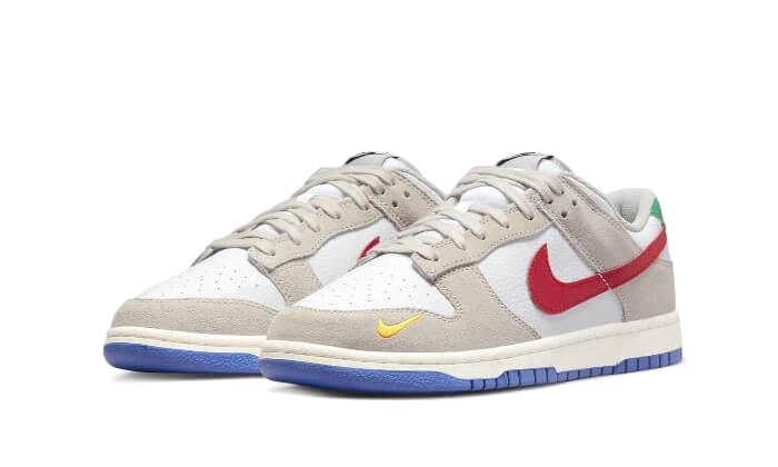 Tenisky Nike Dunk nízke bežovo-bielo-červené, pohľad z uhla