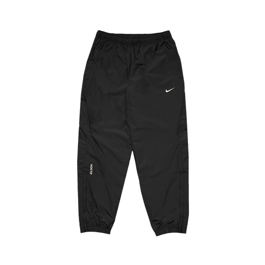 Nike x NOCTA Northstar Nylon Track Pant Black FN7668-010 - čierne nylonové nohavice s Nike Swoosh a NOCTA logom