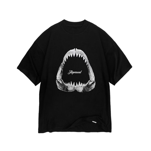 Čierne tričko Represent Shark Jaws s výraznou potlačou žraločej čeľuste na prednej strane.