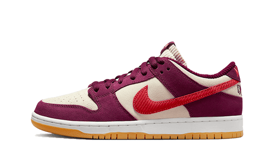 Skateboardové Tenisky Nike Dunk nízke bordovo-červené, pohľad z boku