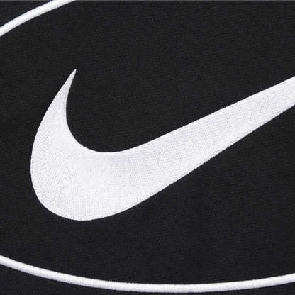 Nike Swoosh logo detail - biela výšivka na Supreme Nike Track Jacket