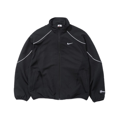 Supreme Nike Track Jacket SS25 Black HF9622-010 - čierna športová bunda s Nike Swoosh logom, predný zips, oversized strih