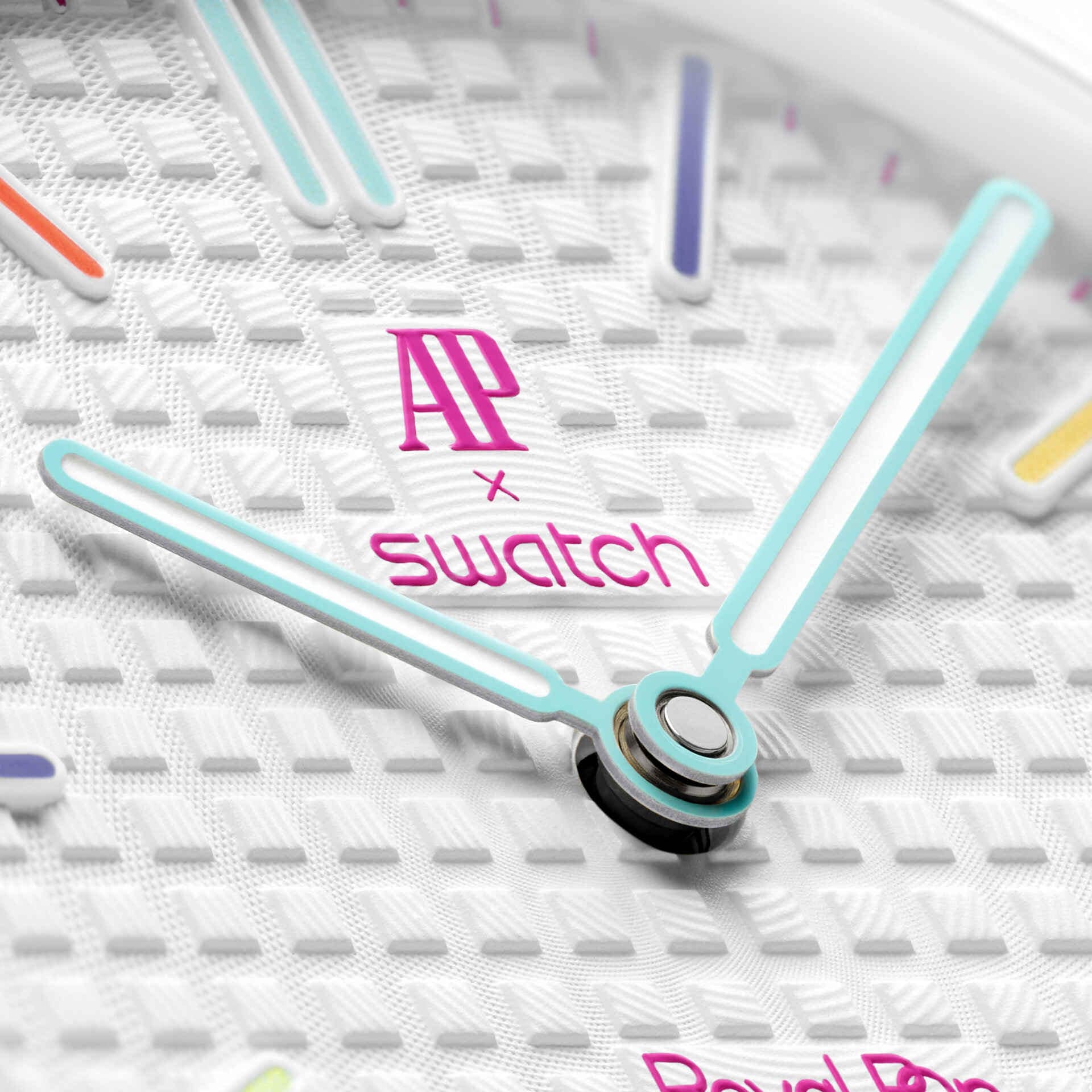 Swatch x Audemars Piguet Royal Pop Huit Blanc SSX03W100N ciferník zblízka