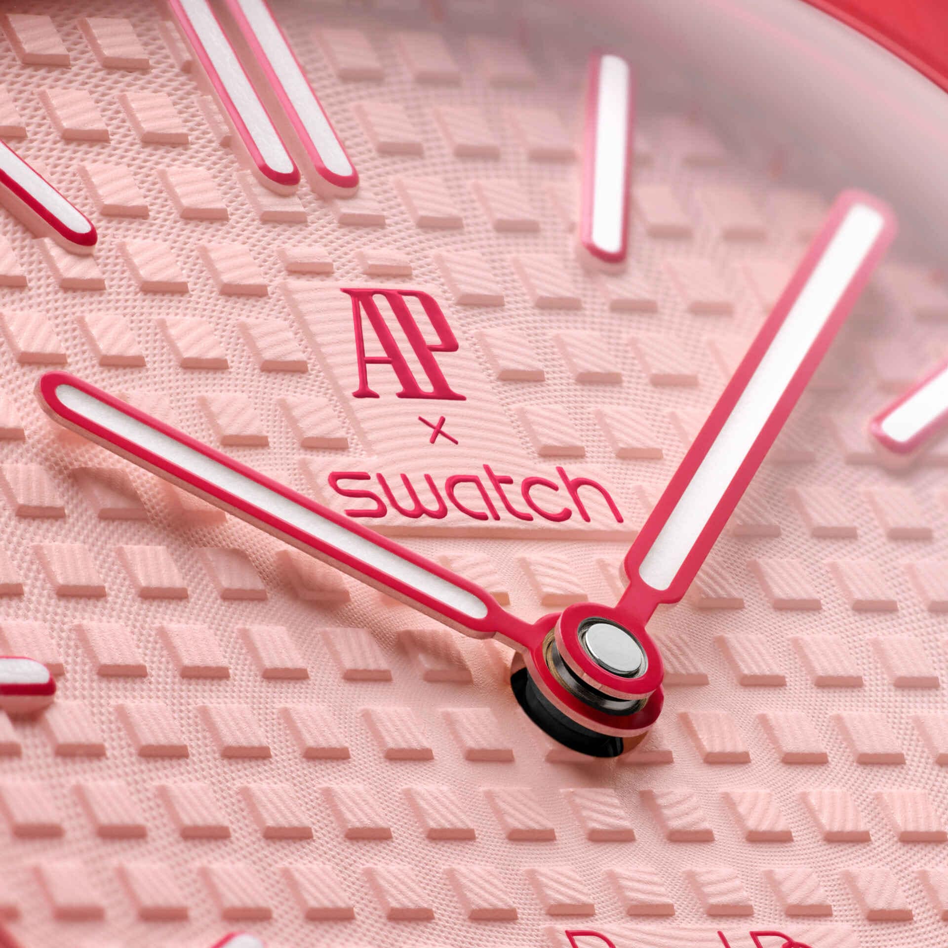 Swatch x Audemars Piguet Royal Pop Otto Rosso SSX03R100N ciferník zblízka