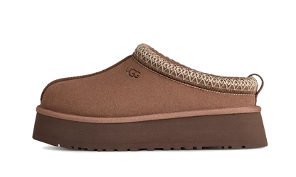 UGG Tazz II Rocky Oak hnedé dámske semišové šľapky na platforme, pohľad z boku