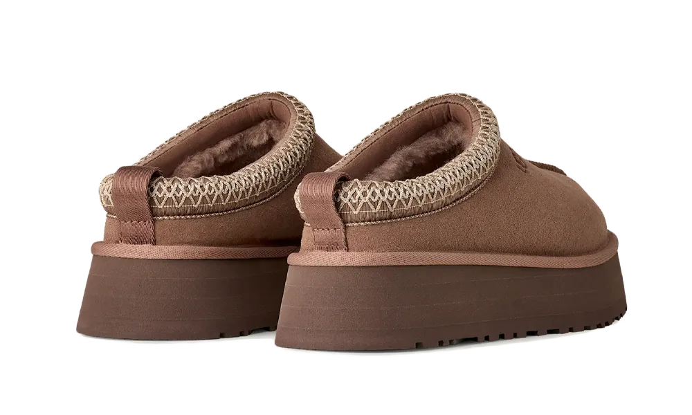 UGG Tazz II Rocky Oak, pohľad zozadu na pár s ťahacím pútkom