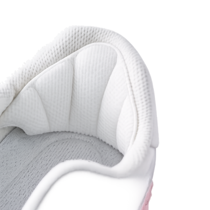 Heel pads vložky aplikované v tenisky päta