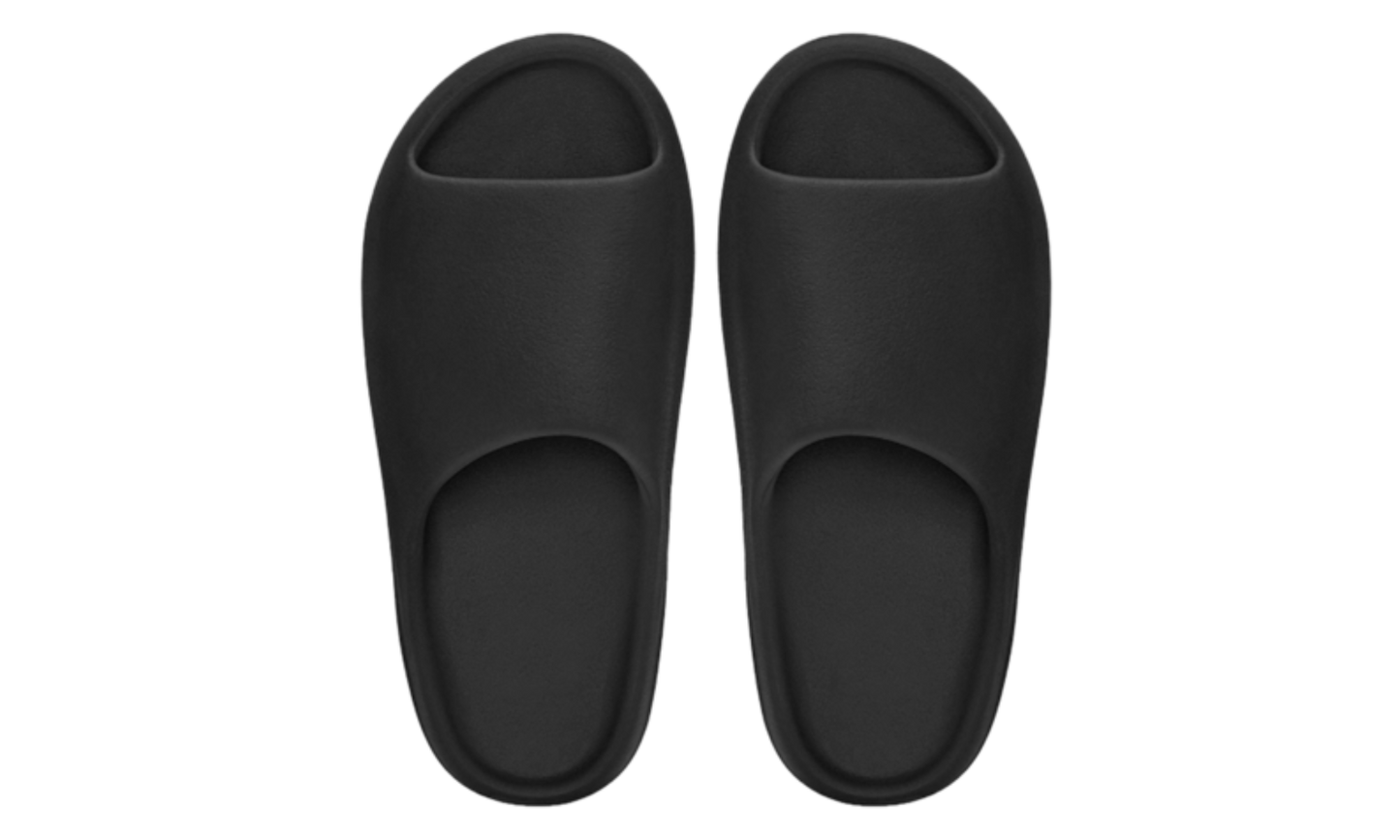 Šľapky Yeezy Slide čierne bez adidasu, pohľad z vrchu
