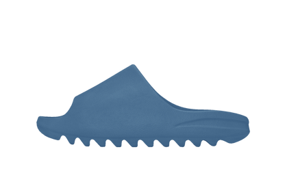 Šľapky Yeezy Slide modré bez adidasu, pohľad z boku