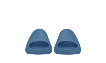 Šľapky Yeezy Slide modré bez adidasu, pohľad z predu