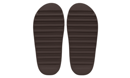 Šľapky Yeezy Slide hnedé bez adidasu, pohľad zo spodu