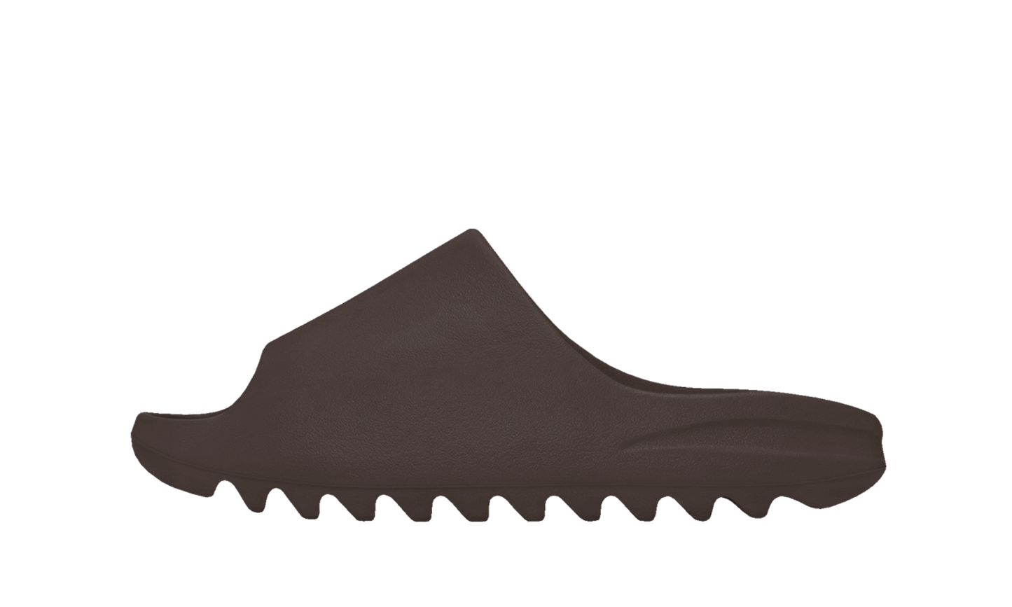Šľapky Yeezy Slide hnedé bez adidasu, pohľad z boku