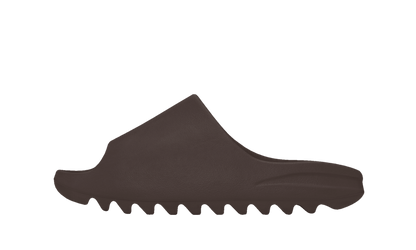 Šľapky Yeezy Slide hnedé bez adidasu, pohľad z boku