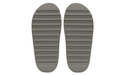 Šľapky Yeezy Slide sivé bez adidasu, pohľad zo spodu