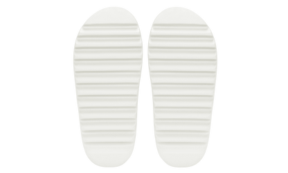 Šľapky Yeezy Slide biele bez adidasu, pohľad zo spodu