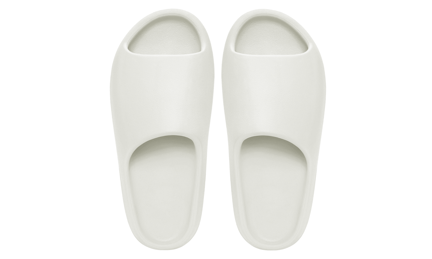 Šľapky Yeezy Slide biele bez adidasu, pohľad z vrchu