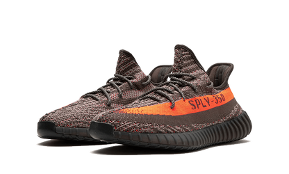 Tenisky Yeezy Boost 350 V2 sivo-oranžové, pohľad z uhla