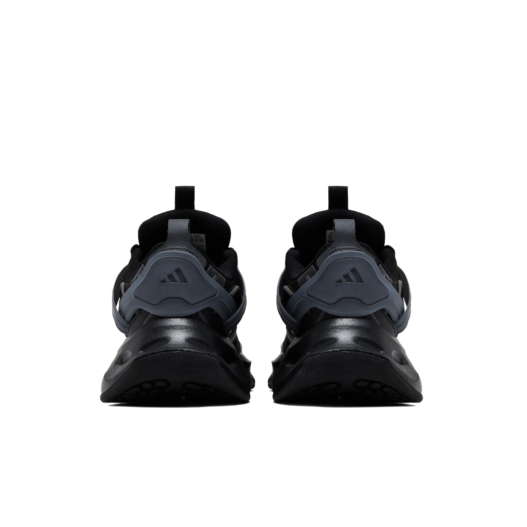 adidas XLG Runner Deluxe Black Grey, pohľad zozadu na pull tabs