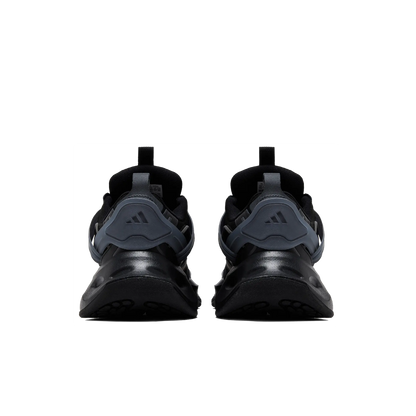 adidas XLG Runner Deluxe Black Grey, pohľad zozadu na pull tabs