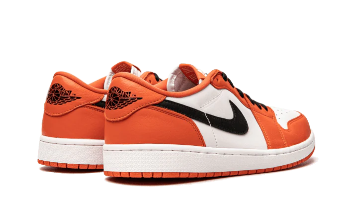 Tenisky Air Jordan 1 nízke oranžovo-bielo-čierne, pohľad zo zadu