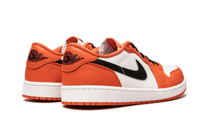 Tenisky Air Jordan 1 nízke oranžovo-bielo-čierne, pohľad zo zadu