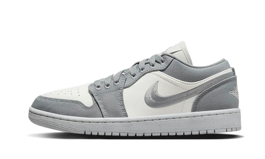 Tenisky Air Jordan 1 nízke sivo-biele, pohľad z boku