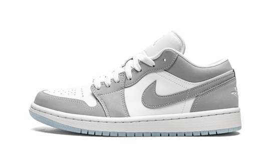 Tenisky Air Jordan 1 low bielo-sivé, pohľad z boku