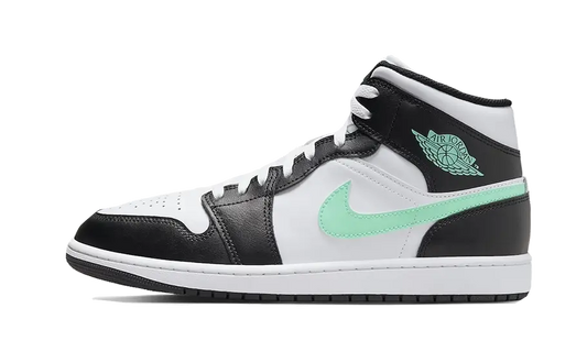 Tenisky Air Jordan 1 mid čierno-bielo-tyrkysové, pohľad z boku