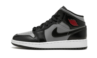 Tenisky Air Jordan 1 Mid čierno-sivé, pohľad z boku