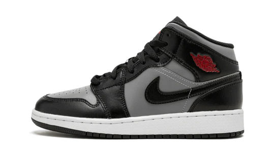 Tenisky Air Jordan 1 Mid čierno-sivé, pohľad z boku