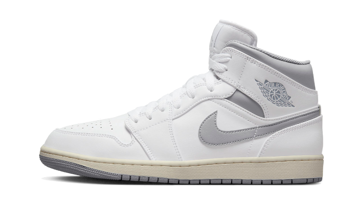 Tenisky Air Jordan 1 Mid bielo-sivé, pohľad z boku