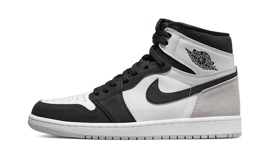 Tenisky Air Jordan 1 vysoké čierno-sivo-biele, pohľad z boku