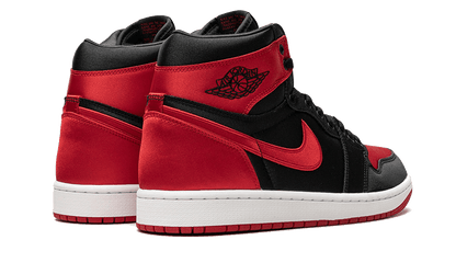 Tenisky Air Jordan 1 vysoké červeno-čierne, pohľad zo zadu