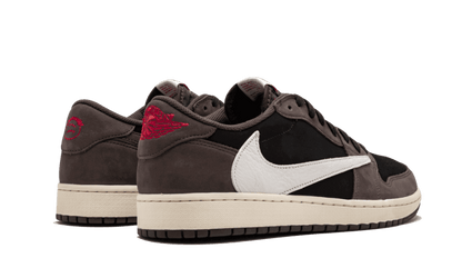 Air Jordan 1 Low Travis Scott, pohľad na pár spredu