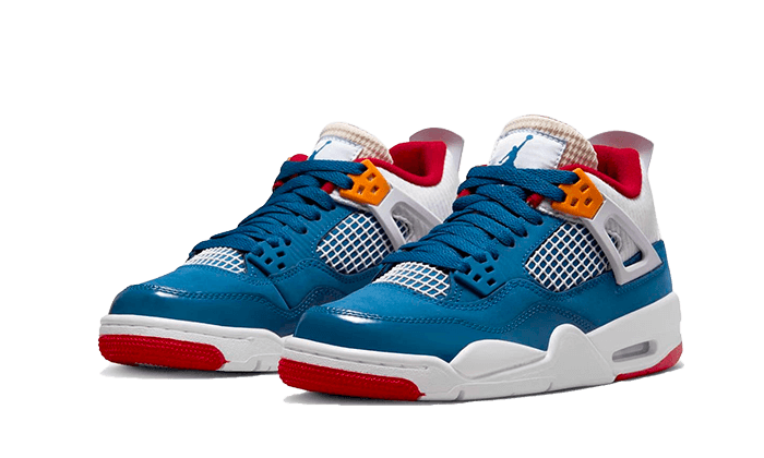 Tenisky Air Jordan 4 modro-bielo-červené, pohľad z uhla