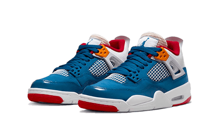 Tenisky Air Jordan 4 modro-bielo-červené, pohľad z uhla