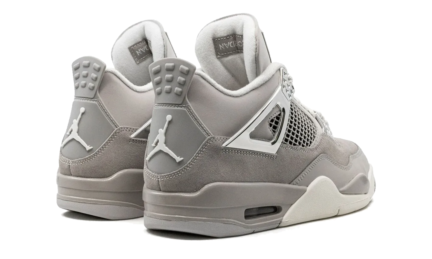 Air Jordan 4 Frozen Moments