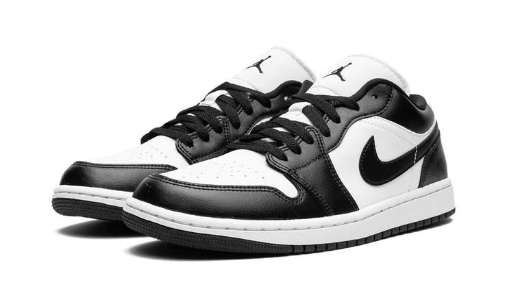 Tenisky Air Jordan 1 nízke čierno-biele, pohľad z uhla