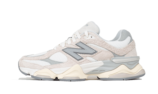 New Balance 9060 Moonbeam Sea Salt krémové tenisky so sivým N logom, pohľad z boku