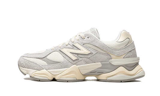 New Balance 9060 Quartz Grey sivo biele tenisky so semišovými prekrytiami, pohľad z boku